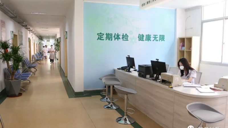 健康管理师考试分为理论知识和技能操作两部分，具体科目如下：